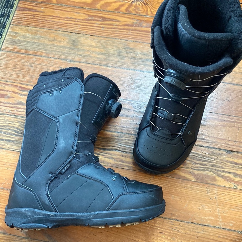 Size 8.5 Burton Jackson Snowboard Boots